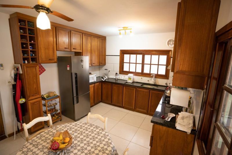Casa com 3 quartos, 3 banheiros e 269m² à venda no bairro Três Vendas, Pelotas