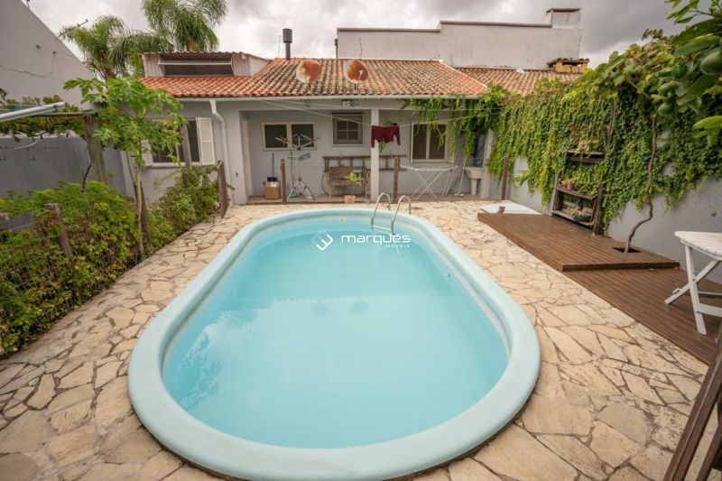 Casa com 3 quartos, 3 banheiros e 269m² à venda no bairro Três Vendas, Pelotas