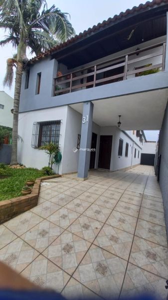 Casa com 5 quartos, 4 banheiros e 329m² à venda no bairro Três Vendas, Pelotas