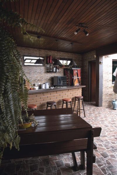 Casa com 5 quartos, 4 banheiros e 329m² à venda no bairro Três Vendas, Pelotas