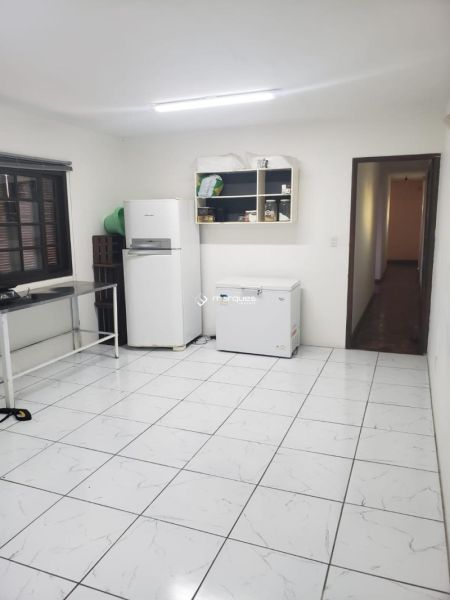 Casa com 5 quartos, 4 banheiros e 329m² à venda no bairro Três Vendas, Pelotas