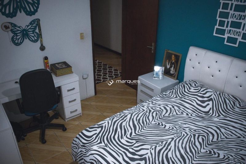 Casa com 5 quartos, 4 banheiros e 329m² à venda no bairro Três Vendas, Pelotas