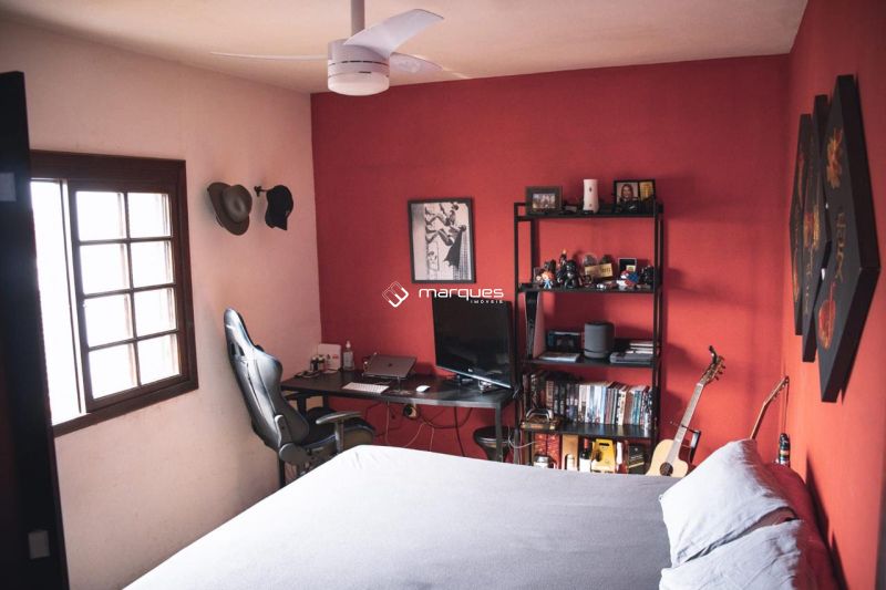 Casa com 5 quartos, 4 banheiros e 329m² à venda no bairro Três Vendas, Pelotas