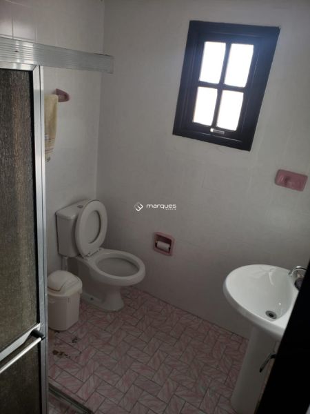 Casa com 5 quartos, 4 banheiros e 329m² à venda no bairro Três Vendas, Pelotas