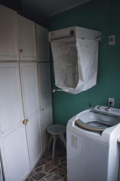 Casa com 5 quartos, 4 banheiros e 329m² à venda no bairro Três Vendas, Pelotas