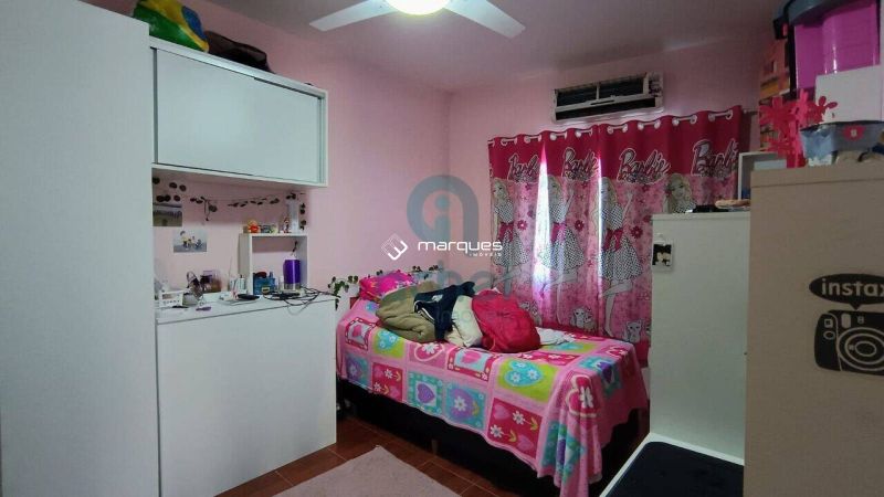 Casa com 5 quartos, 2 banheiros e 140m² à venda no bairro Areal, Pelotas