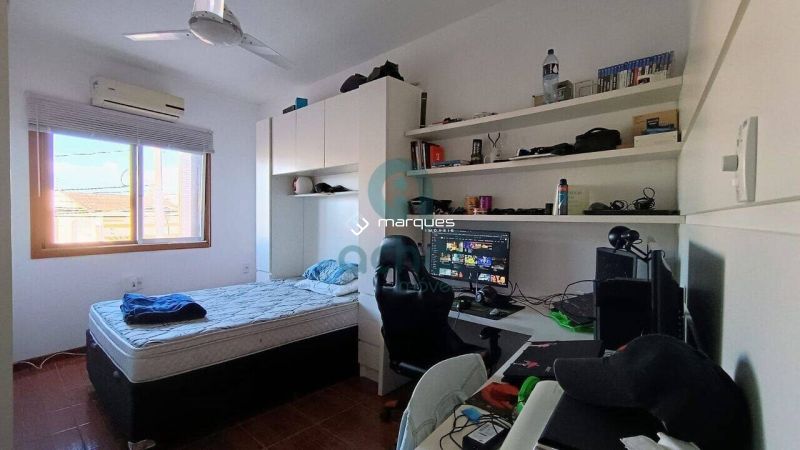 Casa com 5 quartos, 2 banheiros e 140m² à venda no bairro Areal, Pelotas