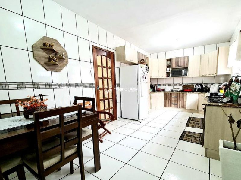 Casa com 2 quartos, 2 banheiros e 180m² à venda no bairro Fragata, Pelotas
