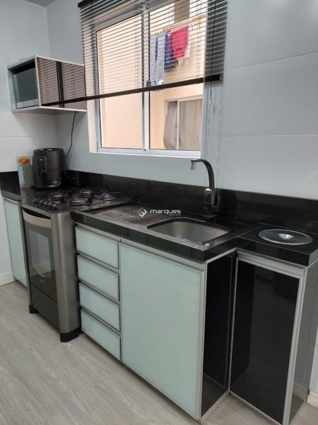 Apartamento com 2 quartos, 1 banheiro e 53m² à venda no bairro Umuharama, Pelotas