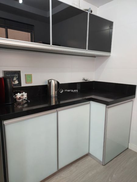 Apartamento com 2 quartos, 1 banheiro e 53m² à venda no bairro Umuharama, Pelotas