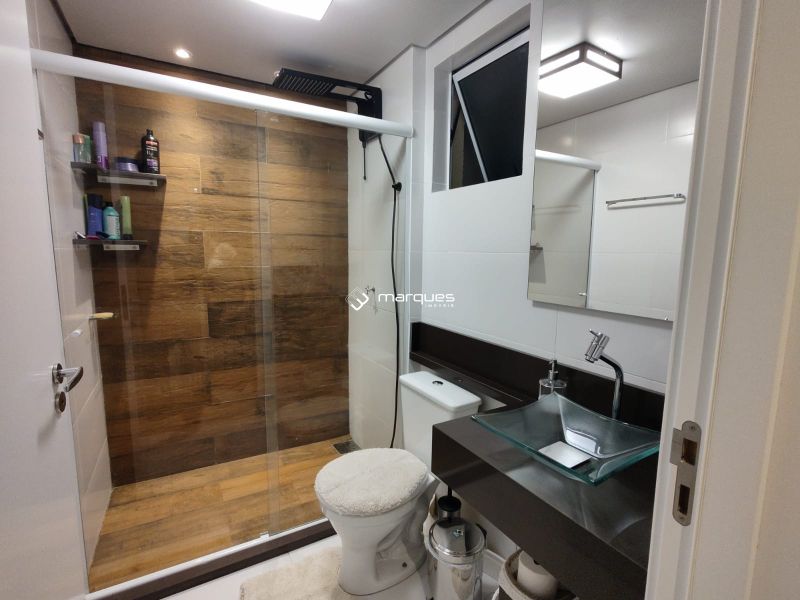 Apartamento com 2 quartos, 1 banheiro e 53m² à venda no bairro Umuharama, Pelotas
