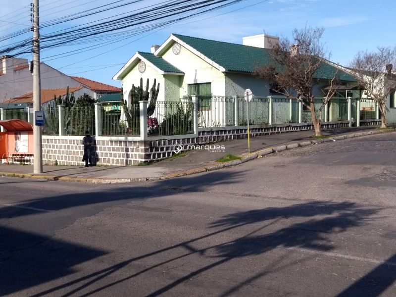 Casa com 3 quartos, 3 banheiros e 291m² à venda no bairro Areal, Pelotas