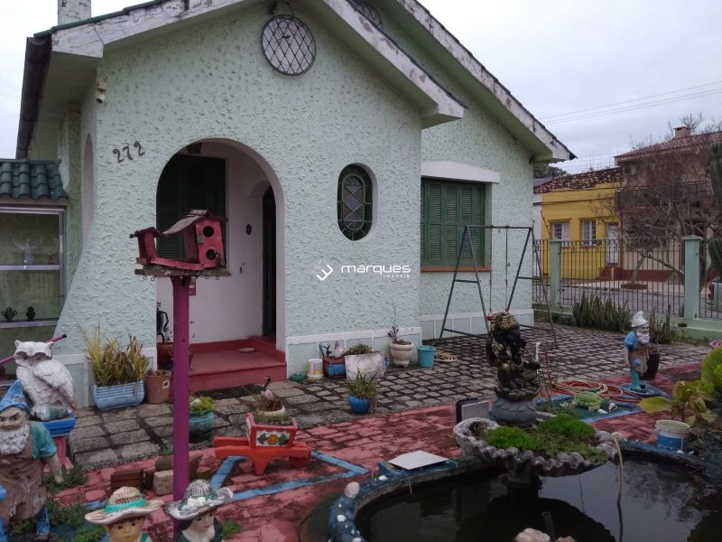 Casa com 3 quartos, 3 banheiros e 291m² à venda no bairro Areal, Pelotas