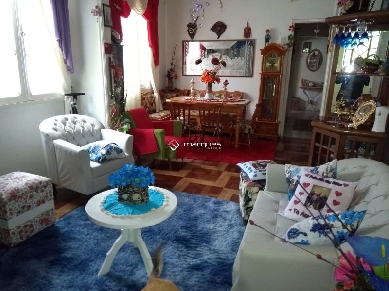 Casa com 3 quartos, 3 banheiros e 291m² à venda no bairro Areal, Pelotas