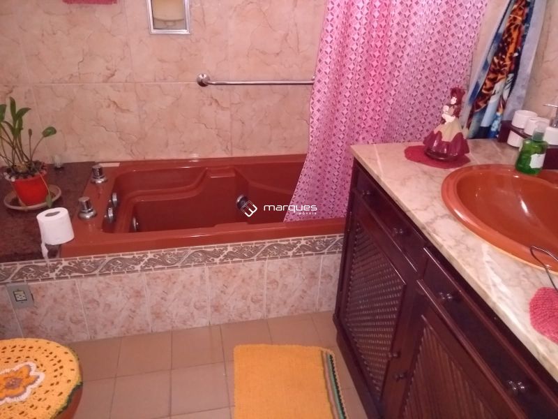 Casa com 3 quartos, 3 banheiros e 291m² à venda no bairro Areal, Pelotas