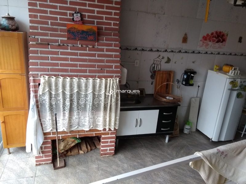 Casa com 3 quartos, 3 banheiros e 291m² à venda no bairro Areal, Pelotas