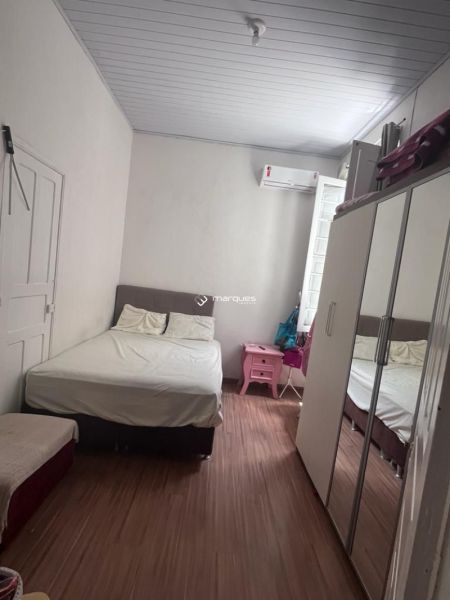 Casa com 3 quartos, 2 banheiros e 120m² à venda no bairro Centro, Pelotas
