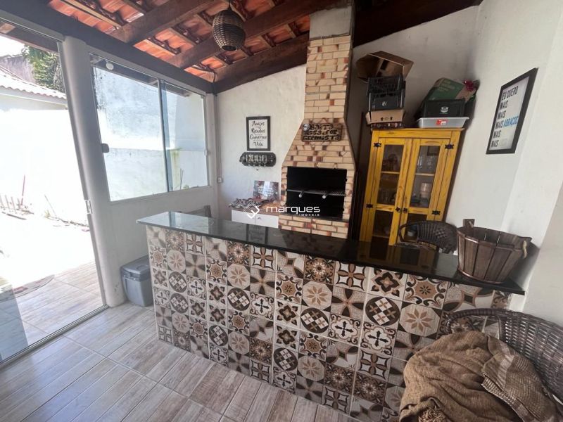 Casa com 3 quartos, 2 banheiros e 120m² à venda no bairro Centro, Pelotas