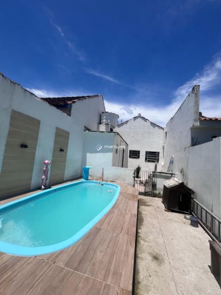 Casa com 3 quartos, 2 banheiros e 120m² à venda no bairro Centro, Pelotas