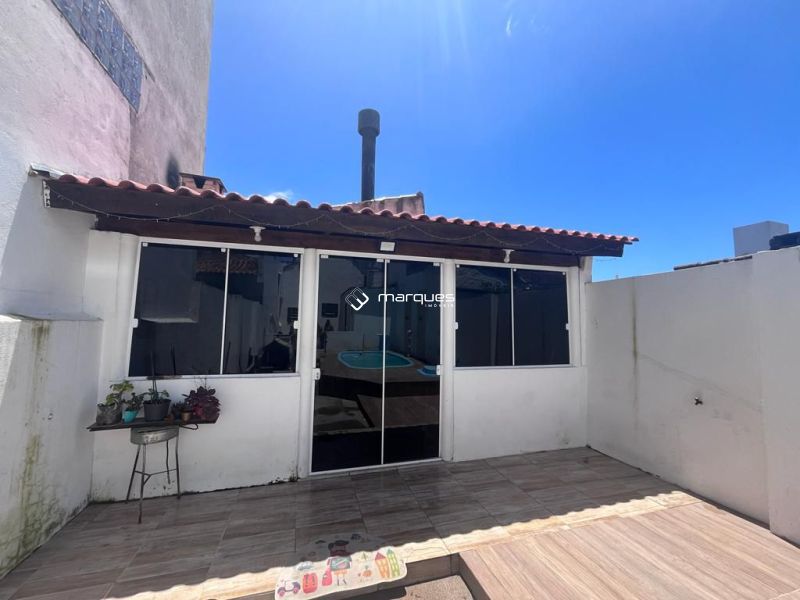 Casa com 3 quartos, 2 banheiros e 120m² à venda no bairro Centro, Pelotas