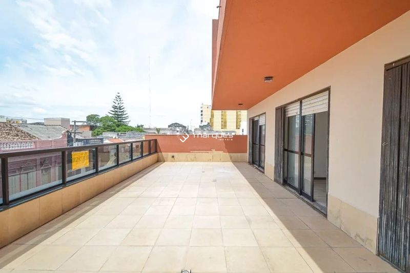 Apartamento com 3 quartos, 4 banheiros e 357m² à venda no bairro Centro, Pelotas