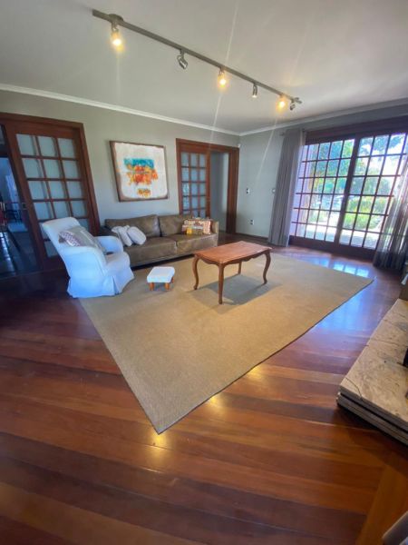 Sobrado com 4 quartos, 2 banheiros e 722m² à venda no bairro Laranjal, Pelotas