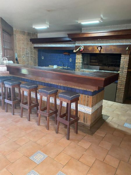 Sobrado com 4 quartos, 2 banheiros e 722m² à venda no bairro Laranjal, Pelotas