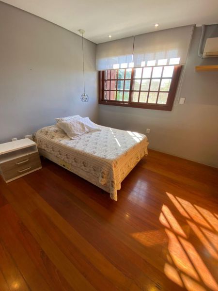 Sobrado com 4 quartos, 2 banheiros e 722m² à venda no bairro Laranjal, Pelotas