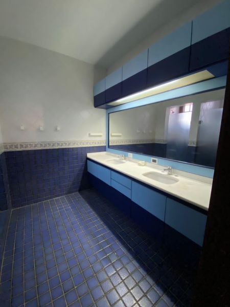 Sobrado com 4 quartos, 2 banheiros e 722m² à venda no bairro Laranjal, Pelotas