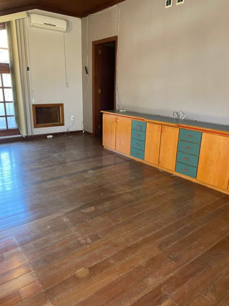 Sobrado com 4 quartos, 2 banheiros e 722m² à venda no bairro Laranjal, Pelotas