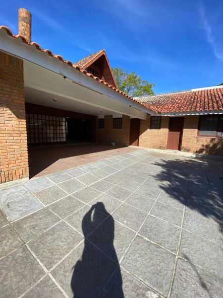 Sobrado com 4 quartos, 2 banheiros e 722m² à venda no bairro Laranjal, Pelotas