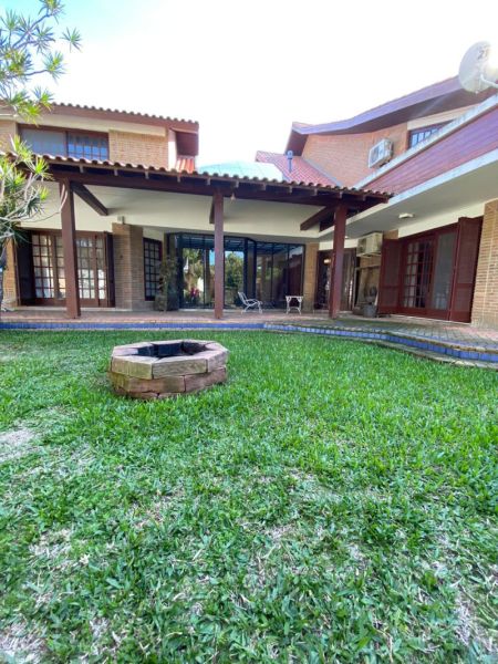 Sobrado com 4 quartos, 2 banheiros e 722m² à venda no bairro Laranjal, Pelotas