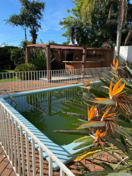 Sobrado com 4 quartos, 2 banheiros e 722m² à venda no bairro Laranjal, Pelotas