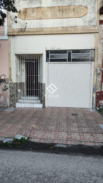 Casa com 3 quartos, 2 banheiros e 120m² à venda no bairro Centro, Pelotas