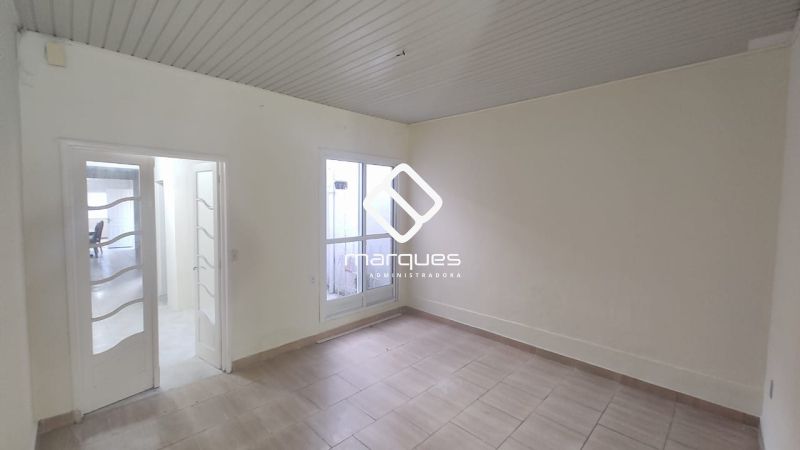 Casa com 3 quartos, 2 banheiros e 120m² à venda no bairro Centro, Pelotas