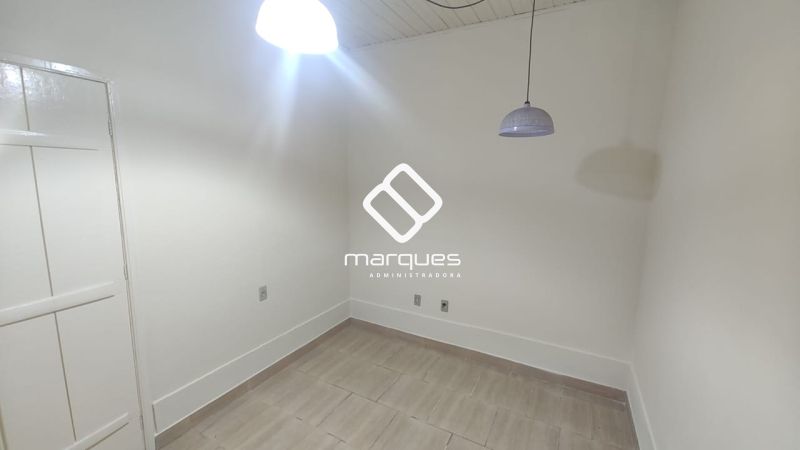 Casa com 3 quartos, 2 banheiros e 120m² à venda no bairro Centro, Pelotas