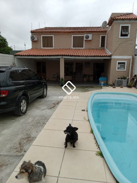 Casa com 4 quartos, 2 banheiros e 150m² à venda no bairro Recanto de Portugal, Pelotas