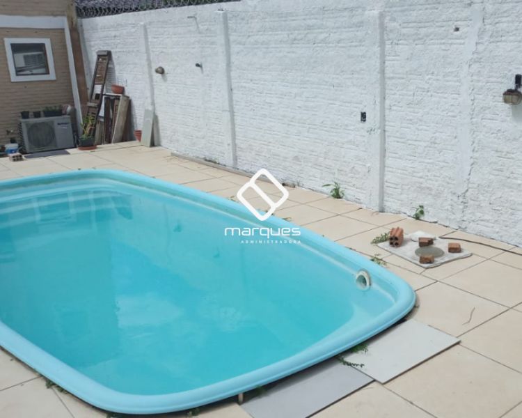 Casa com 4 quartos, 2 banheiros e 150m² à venda no bairro Recanto de Portugal, Pelotas