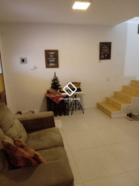 Casa com 4 quartos, 2 banheiros e 150m² à venda no bairro Recanto de Portugal, Pelotas