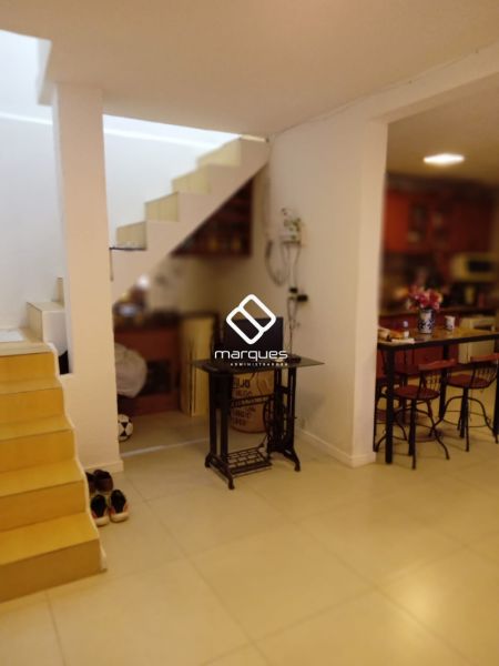 Casa com 4 quartos, 2 banheiros e 150m² à venda no bairro Recanto de Portugal, Pelotas
