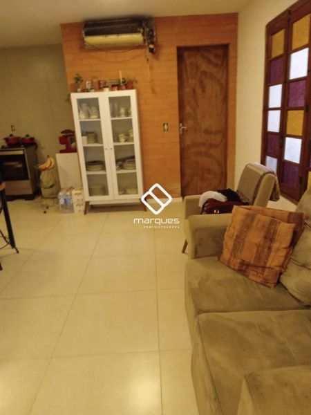 Casa com 4 quartos, 2 banheiros e 150m² à venda no bairro Recanto de Portugal, Pelotas