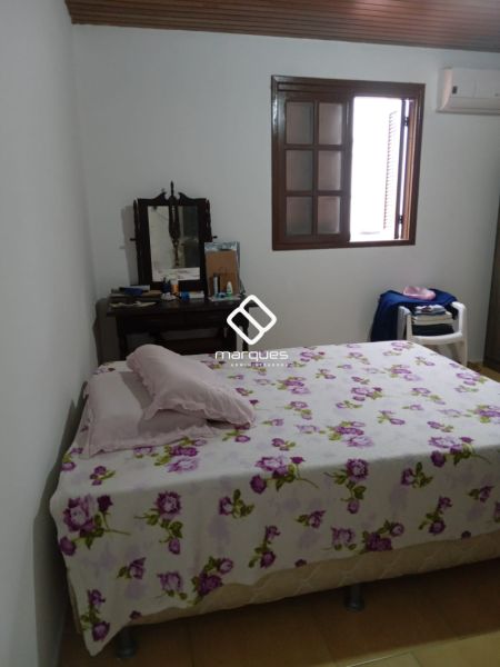 Casa com 4 quartos, 2 banheiros e 150m² à venda no bairro Recanto de Portugal, Pelotas