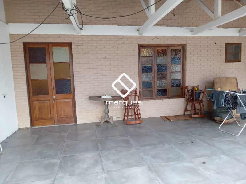 Casa com 4 quartos, 2 banheiros e 150m² à venda no bairro Recanto de Portugal, Pelotas