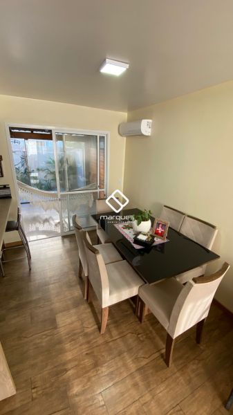 Casa com 2 quartos, 2 banheiros e 79m² à venda no bairro Areal, Pelotas
