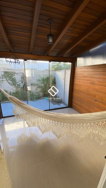 Casa com 2 quartos, 2 banheiros e 79m² à venda no bairro Areal, Pelotas