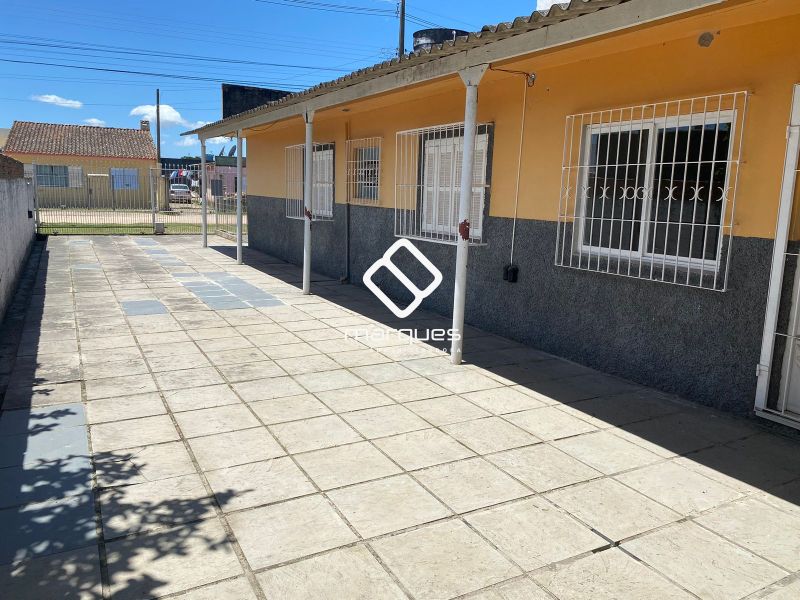 Casa com 2 quartos, 2 banheiros e 164m² à venda no bairro Santa Terezinha, Pelotas