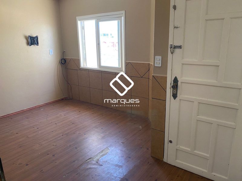Casa com 2 quartos, 2 banheiros e 164m² à venda no bairro Santa Terezinha, Pelotas