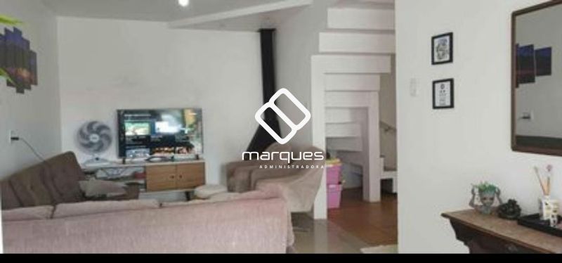 Sobrado com 3 quartos, 2 banheiros e 205m² à venda no bairro Laranjal, Pelotas