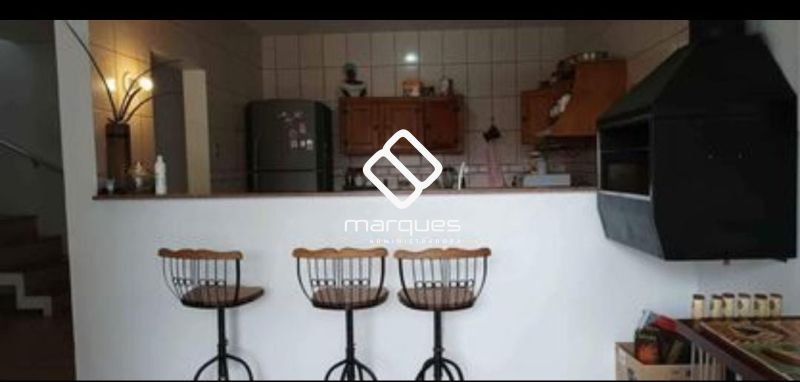 Sobrado com 3 quartos, 2 banheiros e 205m² à venda no bairro Laranjal, Pelotas
