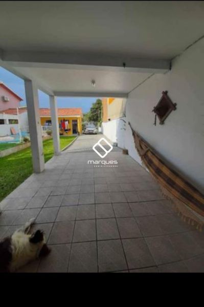 Sobrado com 3 quartos, 2 banheiros e 205m² à venda no bairro Laranjal, Pelotas